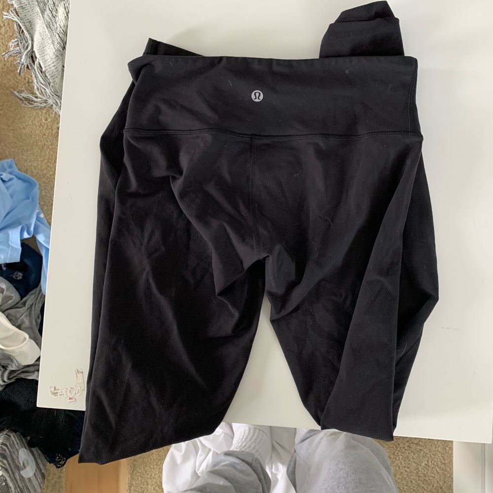 LULU LEMON LEGGINGS (with small knee hole)